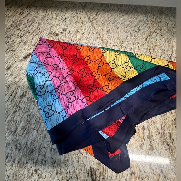 Colorful scarf - Picture 1 of 3